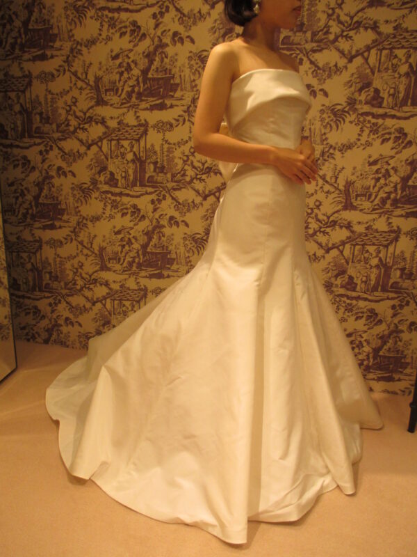 新作ドレスのご紹介　～　AMSALE　～