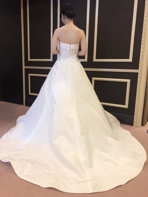 新作ドレスのご紹介　～　AMSALE　～