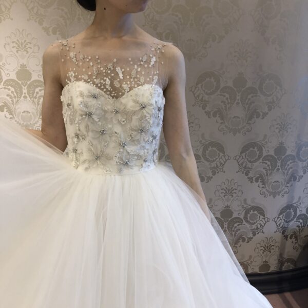 新作ドレスのご紹介　～AMSALE～