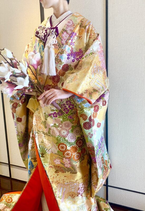 新作和装のご紹介〜金地の色打掛〜