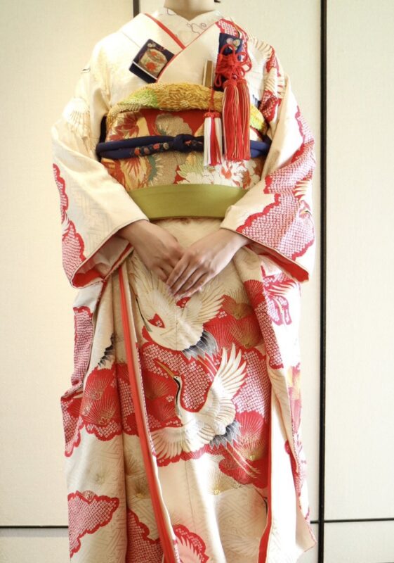 和装コーディネートの紹介〜白地の本振袖〜