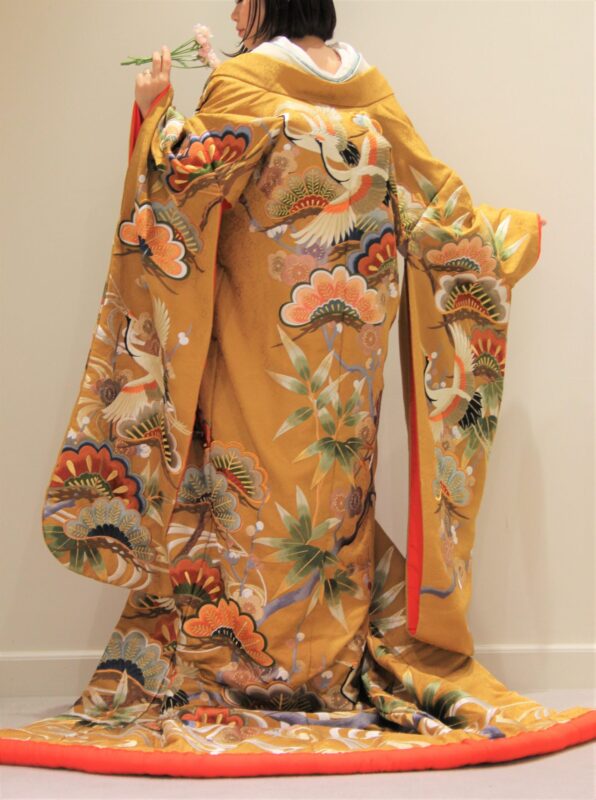 新作和装のご紹介～黄色地の色打掛～