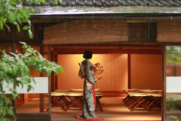 料亭 河文におすすめの和装コーディネートのご紹介～白無垢・黒地の本振袖～