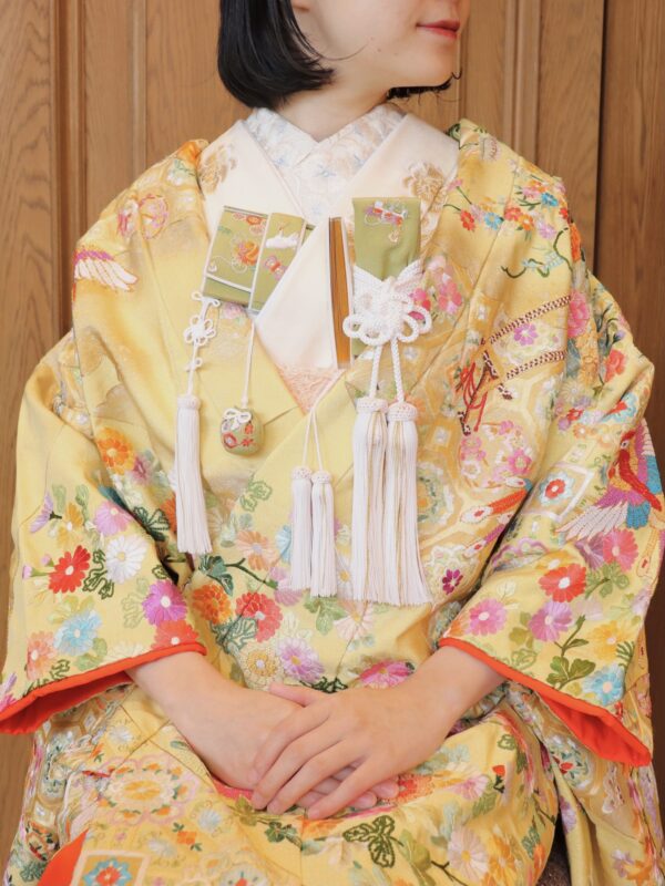 白無垢・金糸雀色地と紺地の色打掛　和装のコーディネート紹介