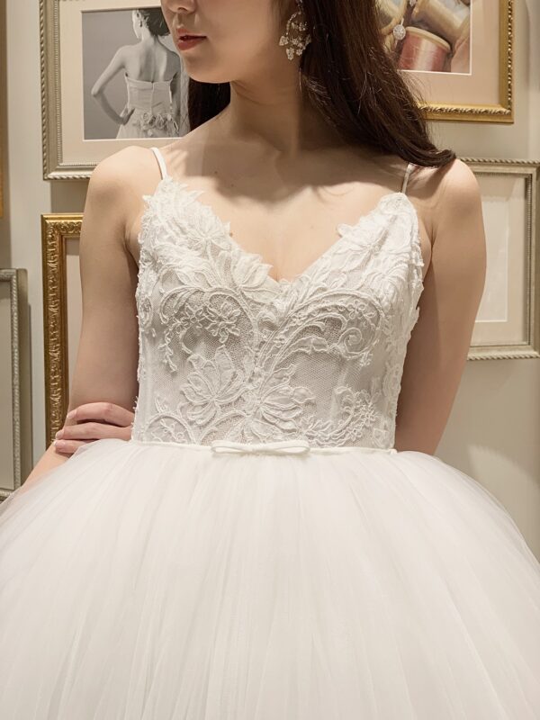 Monique Lhuillier（モニーク・ルイリエ）よりプリンセスラインのウェディングドレスのご紹介