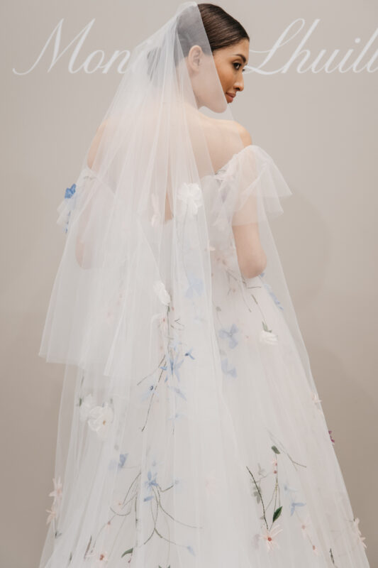 華金カップルのファンイベント、ウェディングドレス・カラードレスを解説