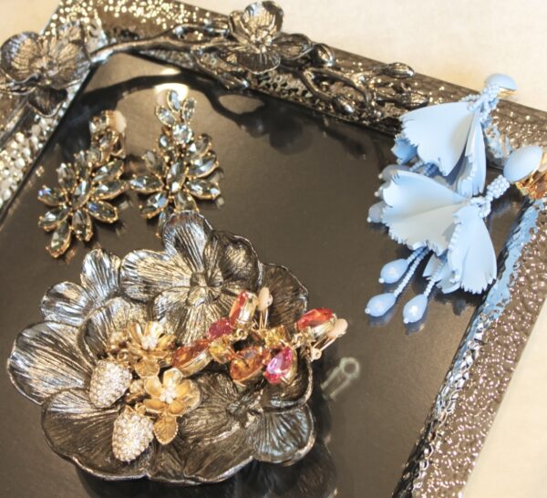 Oscar de la Renta(オスカー デ ラ レンタ)のイヤリングのご紹介