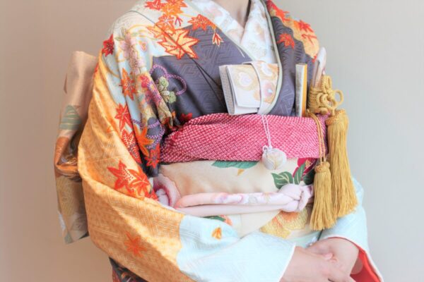 京都エリアにおすすめの本振袖〜モダンなコーディネートのご紹介〜