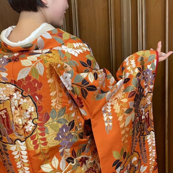 神戸エリアの結婚式会場におすすめの和装のご紹介〜橙色の色打掛～