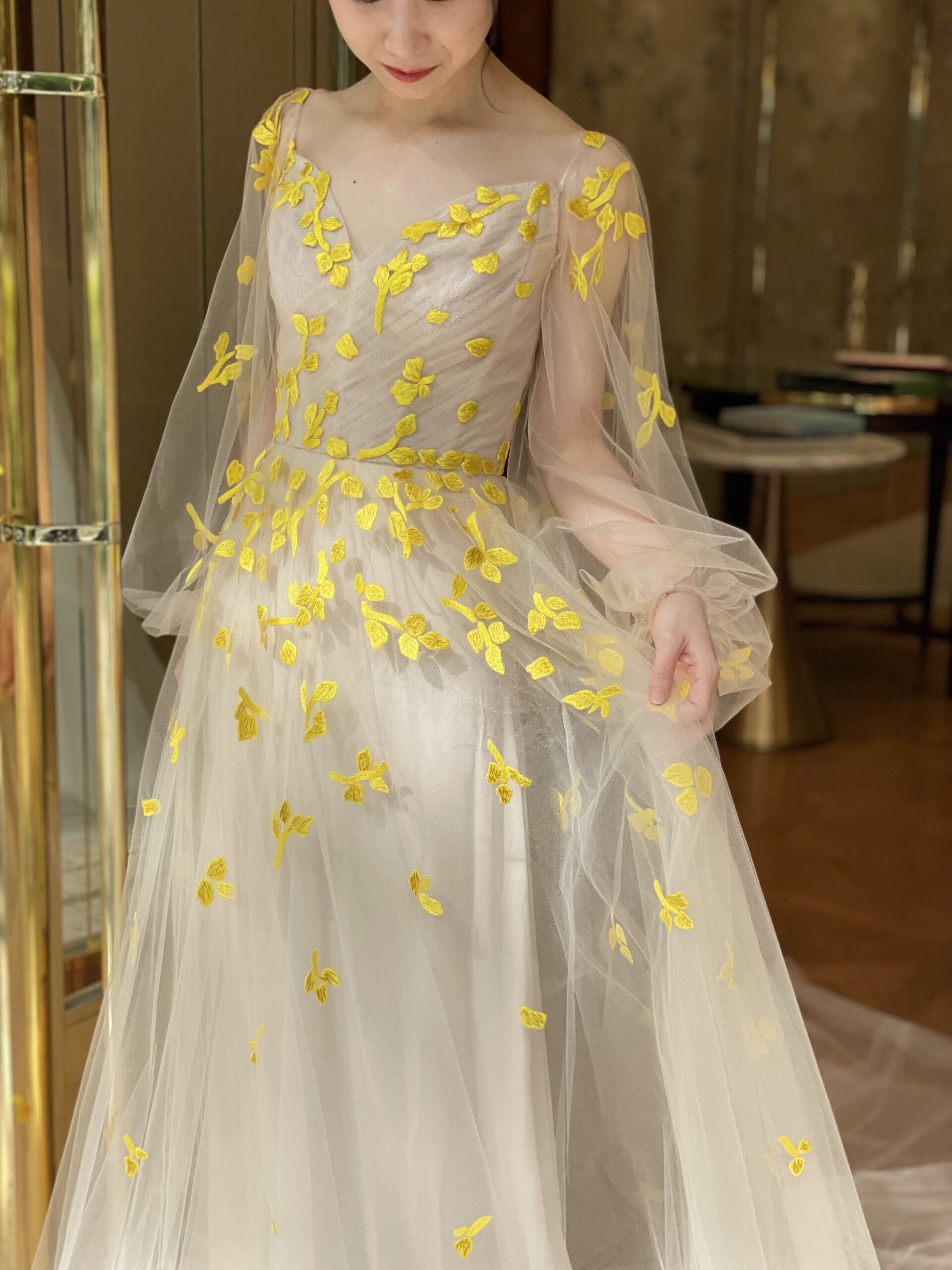 イエローのカラードレスのご紹介～Monique Lhuillier(モニーク