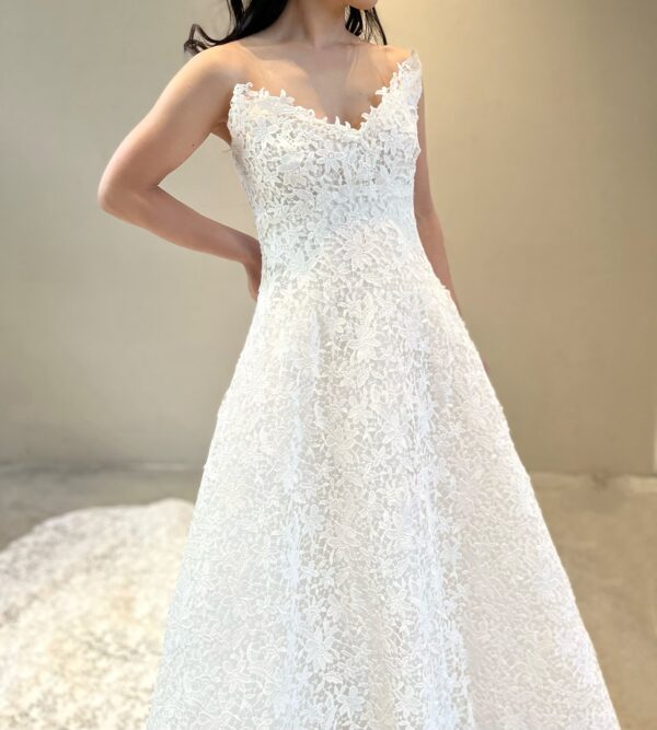 Monique Lhuillier(モニーク ルイリエ)より新作ウェディングドレスのご紹介