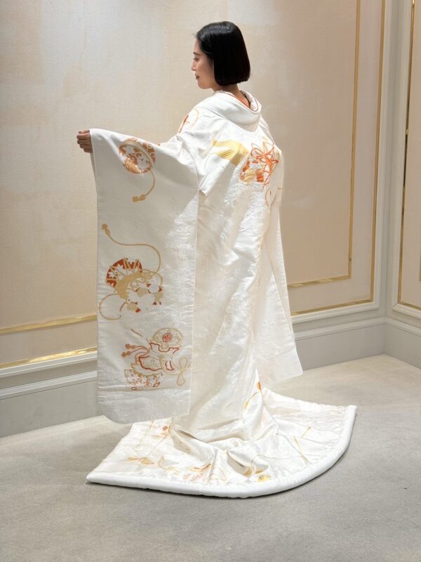 新作の白無垢×色小物〜和装のコーディネートのご紹介〜