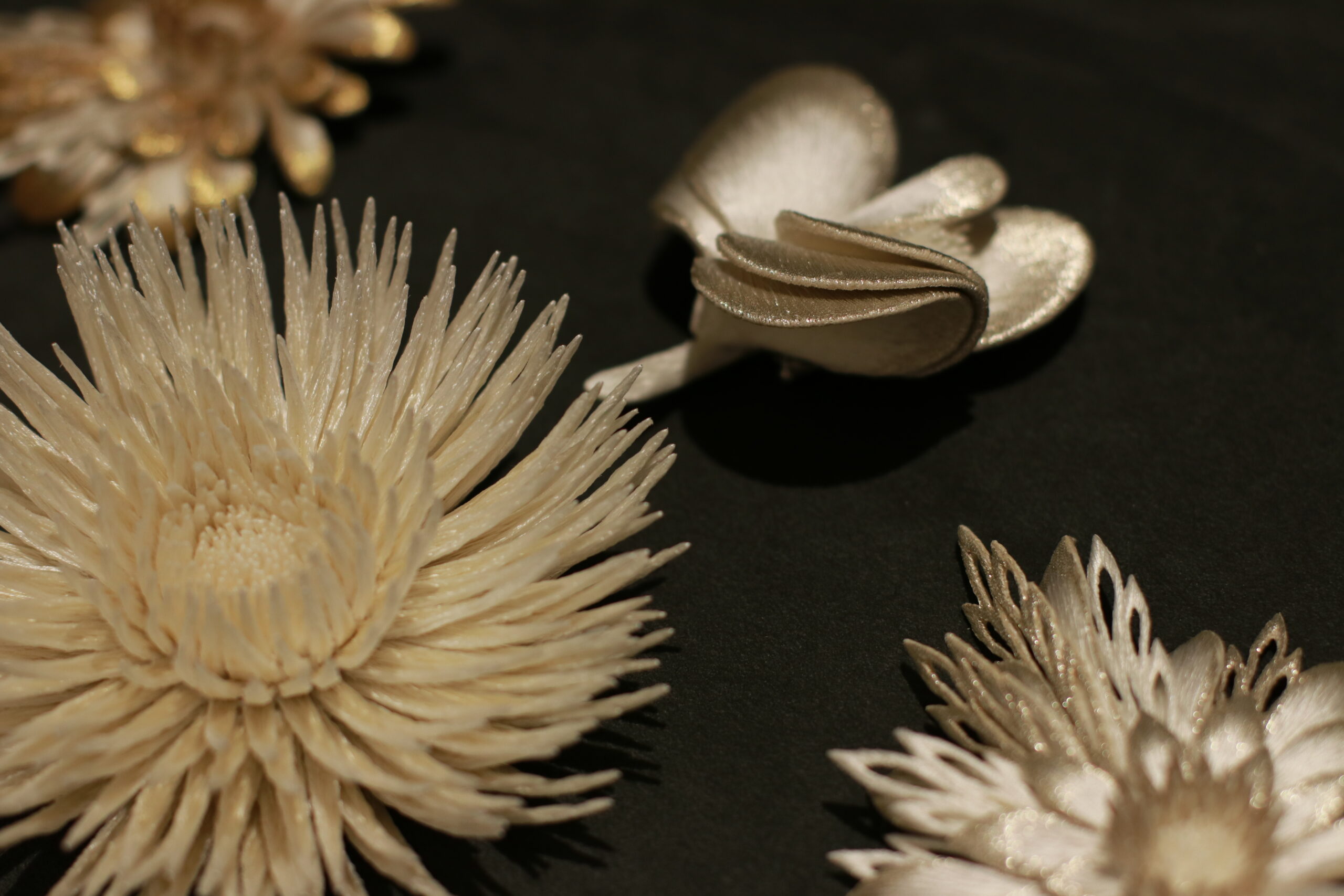 emi takazawa （エミ タカザワ）刺繍花への想い