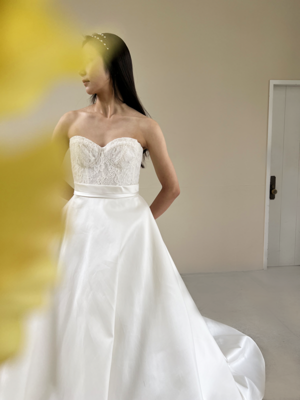 MARK INGRAM for VALENTINI(マーク イングラム フォー ヴァレンティーニ)より福岡エリアにおすすめのウェディングドレスのご紹介