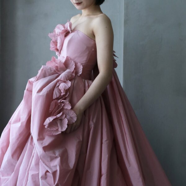 新ブランド YOLANCRIS（ヨーランクリス）より新作カラードレスのご紹介