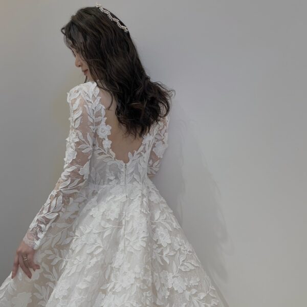 神戸エリアの花嫁におすすめのウェディングドレスのご紹介～Monique Lhuillier(モニーク ルイリエ)～