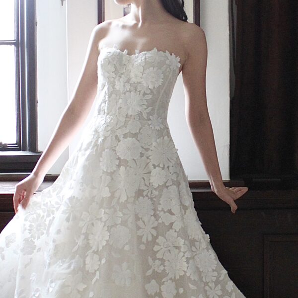 Mira Zwillinger（ミラ ズウィリンガー）の新作ウェディングドレスのご紹介