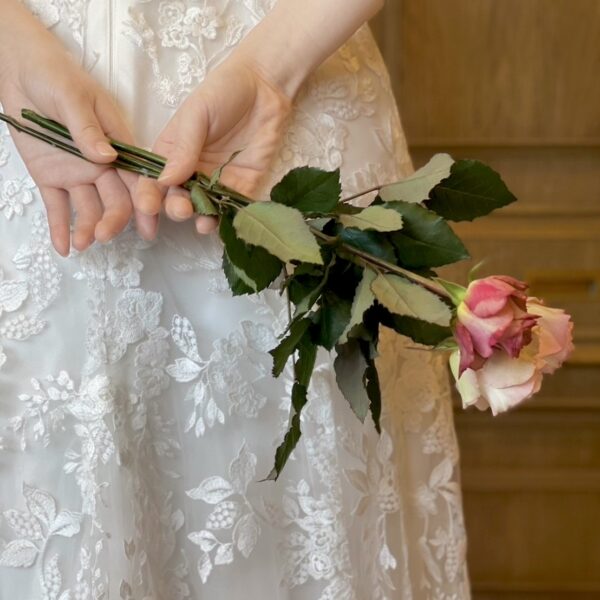 Monique Lhuillier（モニーク ルイリエ）新作スレンダーラインのウェディングドレスのご紹介