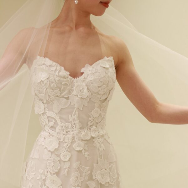 Monique Lhuillier(モニーク ルイリエ)のマーメイドラインの新作ウェディングのご紹介