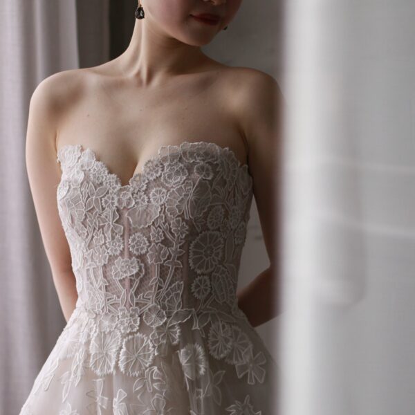 Oscar de la Renta（オスカー デ ラ レンタ）のAラインのウェディングドレスのご紹介