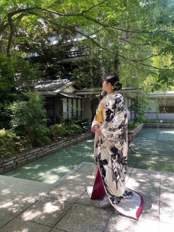 料亭 河文のお色直しにおすすめの濃墨色の色打掛