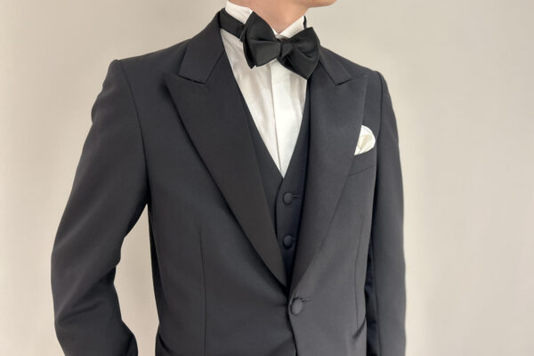 大阪でタキシードをお探しのご新郎様へ
