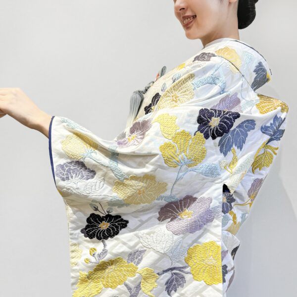 神戸エリアの結婚式におすすめ ～白地の色打掛のご紹介～