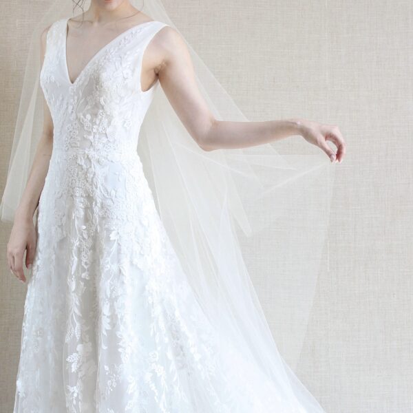 京都エリアの結婚式におすすめなスレンダーラインのウェディングドレスのご紹介〜Monique Lhuilier（モニーク ルイリエ）〜