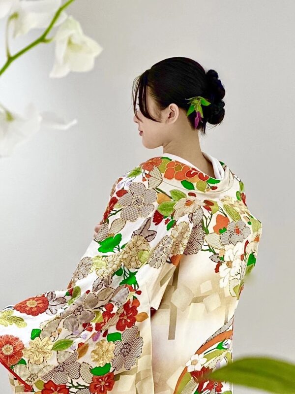 ザ ガーデン オリエンタル 大阪のお色直しにおすすめの色打掛のご紹介