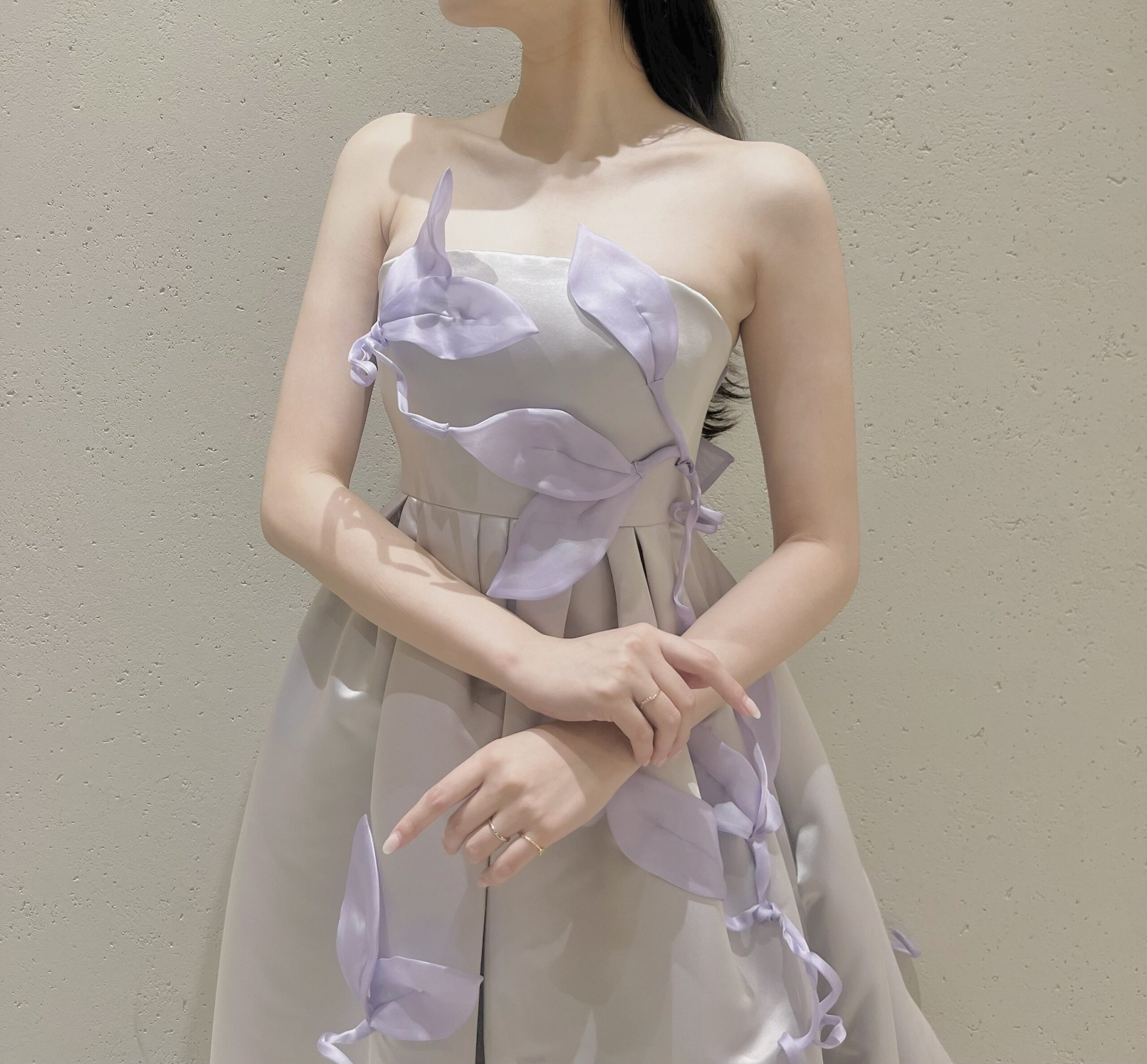 埼玉のおしゃれ花嫁におすすめのザセカンドスキンコを始めとするトレンド感あるデザインのドレスをザトリートドレッシングではお取り扱いしております