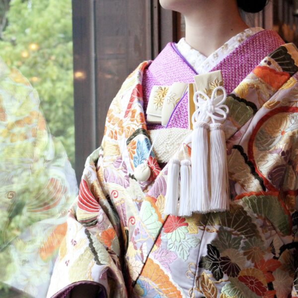 色彩豊かな華やかさが魅力的な色打掛のコーディネートのご紹介