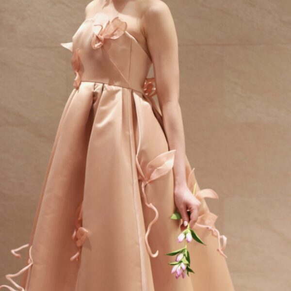 秋冬のトレンドカラーを取り入れたカラードレスのご紹介１