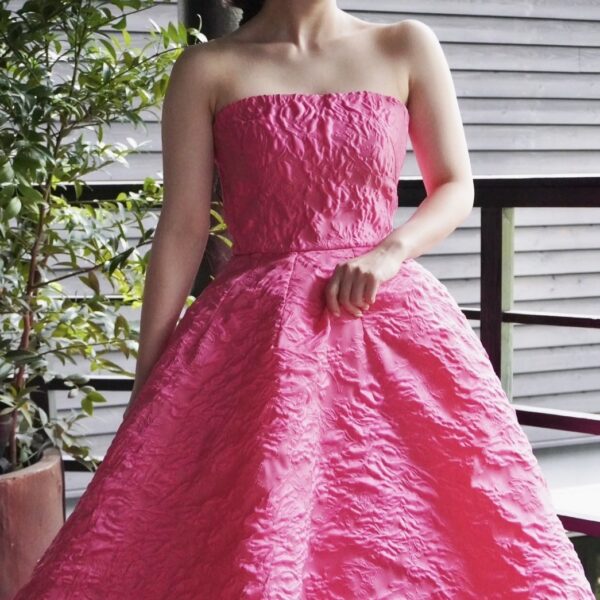 ザ カワブン ナゴヤにおすすめのMonique Lhuillier（モニーク ルイリエ）のカラードレスのご紹介