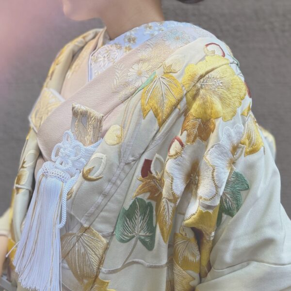 ウィズ ザ スタイルで纏う黄緑地の色打掛～新作色打掛のご紹介～