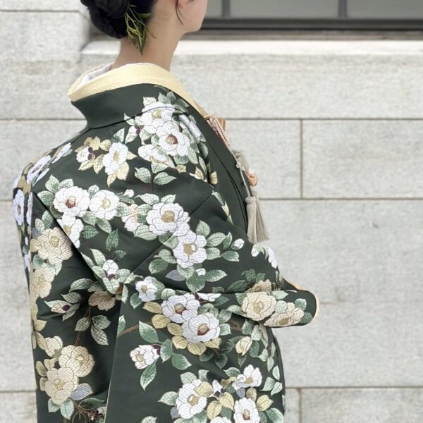 名古屋エリアで結婚式を挙げる花嫁におすすめの白椿の色打掛のご紹介