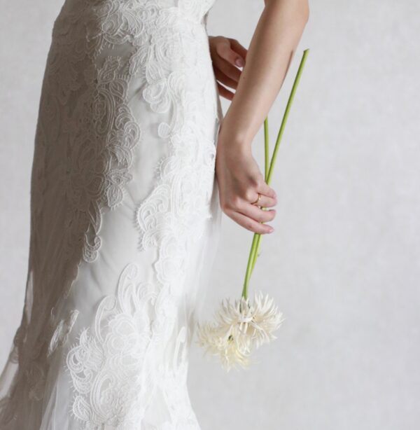 マーメイドラインの曲線美が目を惹くMonique Lhuillier（モニーク ルイリエ）の新作ウェディングドレス