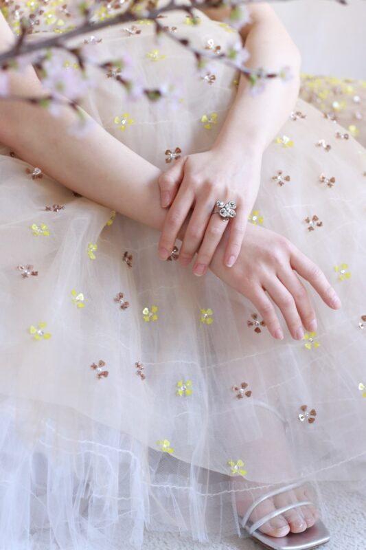 繊細なディティールにうっとり。MARCO＆MARIA（マルコアンドマリア）の新作カラードレスのご紹介