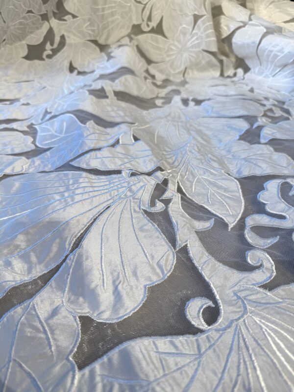 ウィズ ザ スタイルにおすすめのENAURA（エナウラ）のウェディングドレス