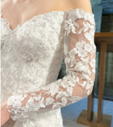 Monique Lhuillier（モニーク ルイリエ）よりマーメイドラインの新作ウェディングドレスのご紹介