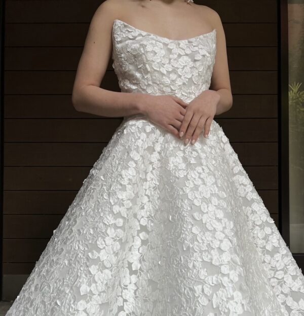 Reem Acra（リーム アクラ）待望の新作ウェディングドレスのご紹介