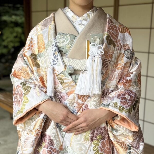 ザ ガーデン オリエンタル 大阪での結婚式におすすめ　～色打掛で叶えるモダンなコーディネート～