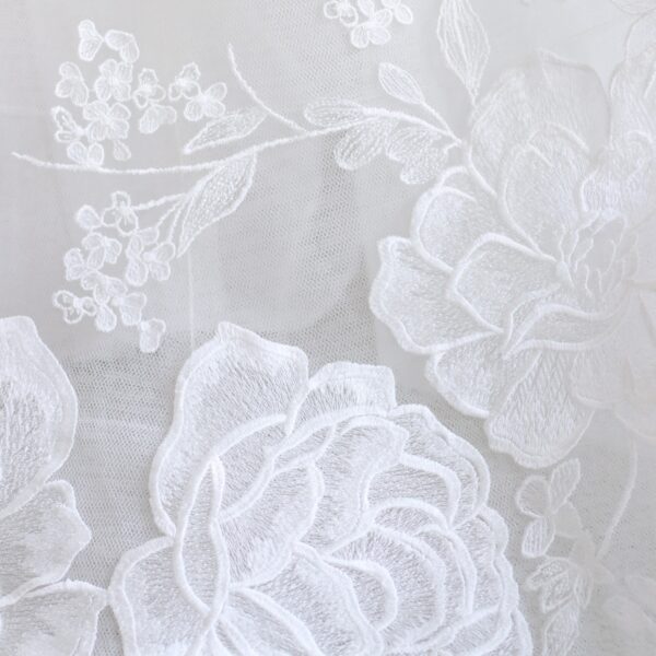 フェミニンで優美なMonique Lhuillier（モニーク ルイリエ）のウェディングドレスのご紹介