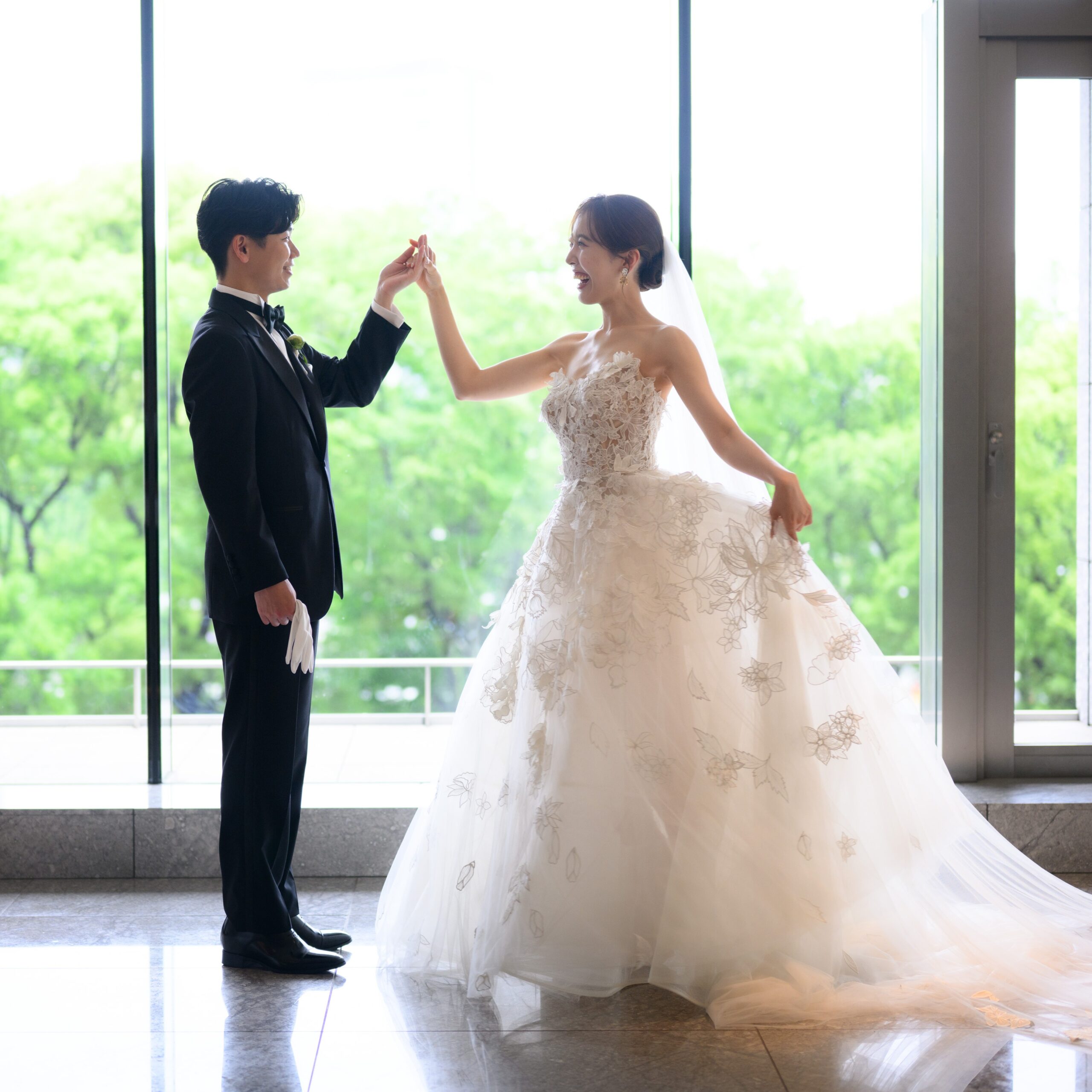 THE TREAT DRESSING ADDITION店（ザ トリート ドレッシング　アディション店）の提携会場、パレスホテル東京で結婚式を挙げられたご新郎ご新婦様のご紹介。花嫁様が心から愛せるOscar de la Renta（オスカー デ ラ レンタ）のウェディングドレスを纏い過ごす一日は特別な一日を彩りました。