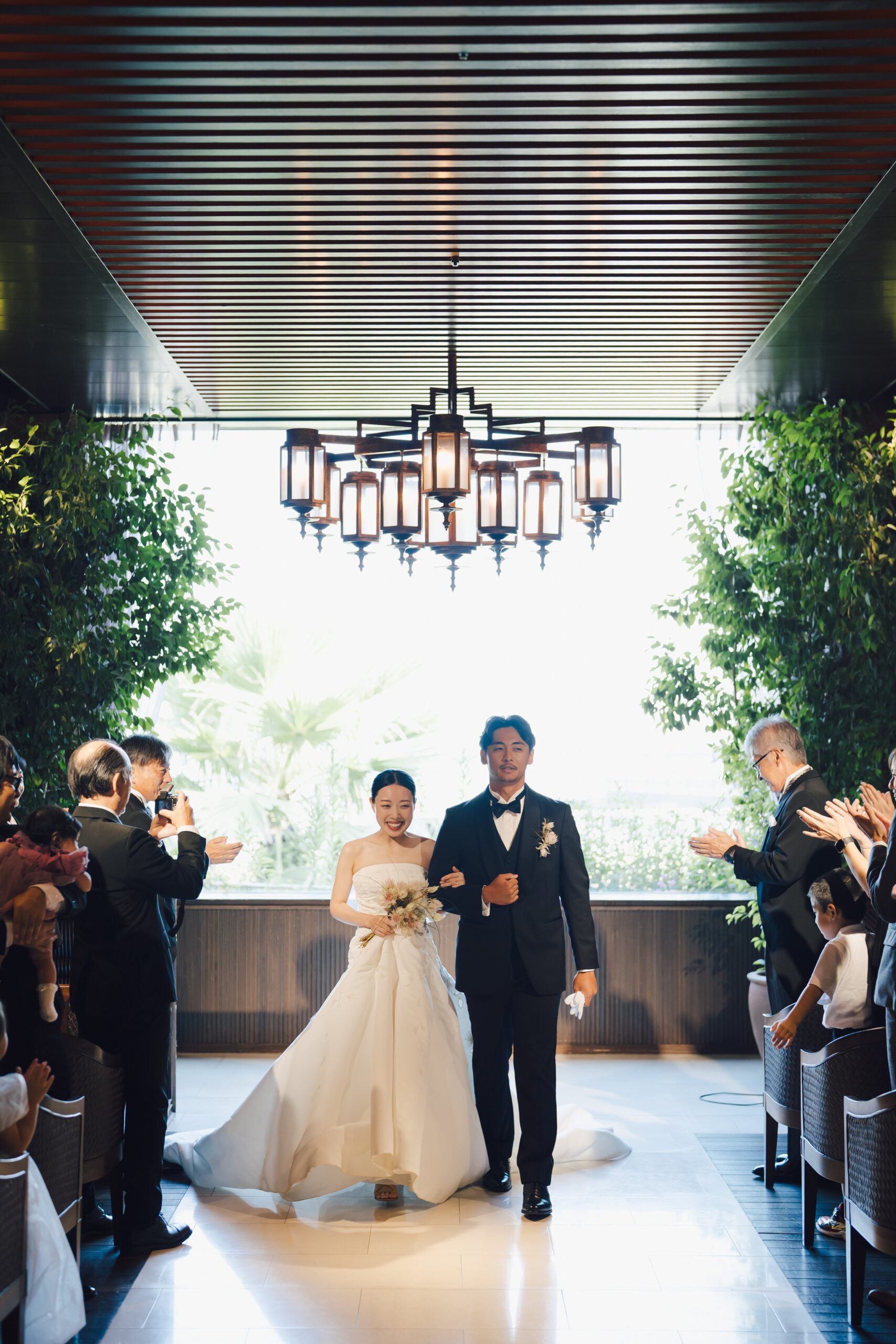 足元のシューズまでこだわり抜いてくださったご新婦様。夏らしい爽やかなコーディネートとなりました。