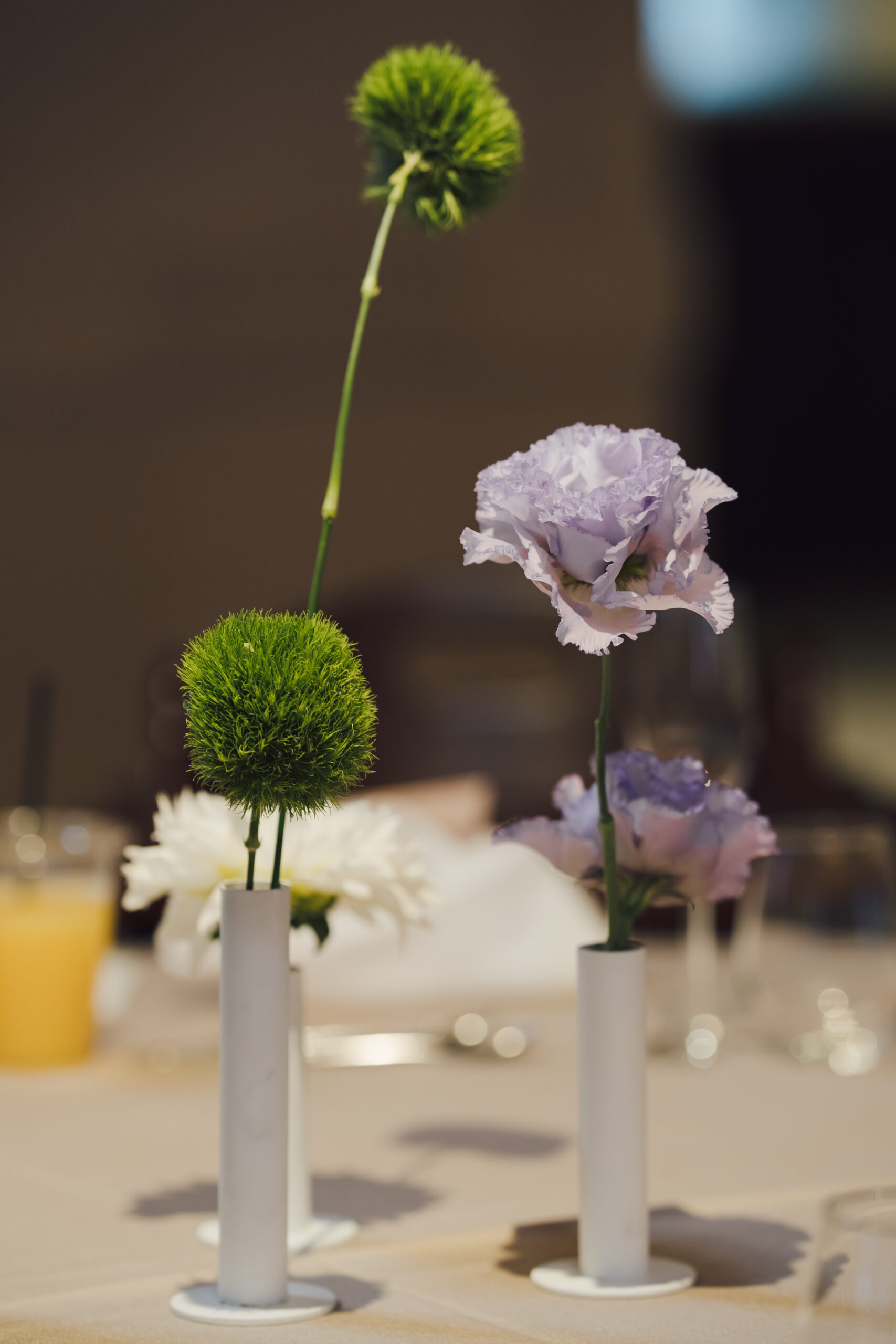 柔らかな色味のお花とともに全体に散りばめられたラウンドシルエットのリーフがとてもお二人のこだわりを感じさせます