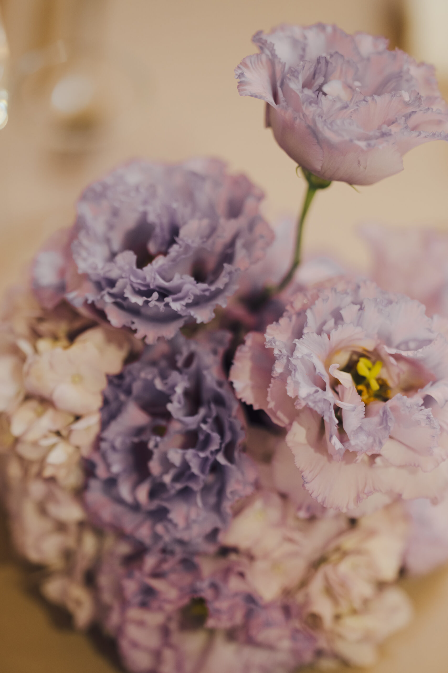 お二人らしい爽やかな印象の装花が会場全体を優しく包み込みます