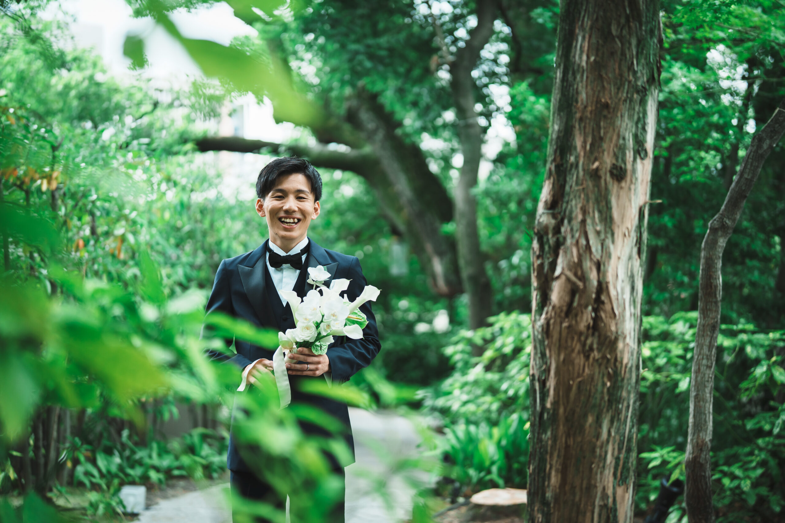 深みが美しいミッドナイトブルーのタキシード