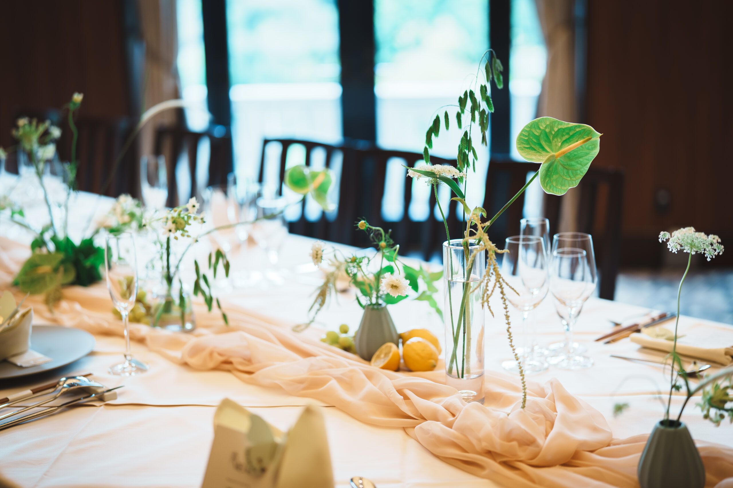 ナチュラルでやわらかさが魅力的なテーブルフラワー