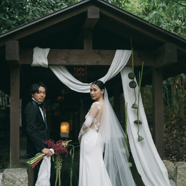 日本風情を感じられる盆栽に囲まれながら過ごす、シックでセンスフルなウェディングパーティーのご紹介