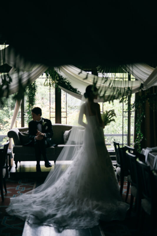 本物志向の花嫁へ。エレガントなマーメイドドレスで過ごすクラシカルでモダンな一日